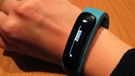 Hands-on review: MWC 2014: Huawei Talkband B1