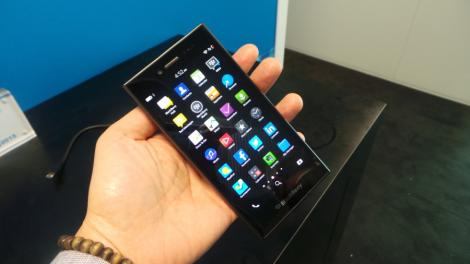 Hands-on review: MWC 2015: BlackBerry Leap